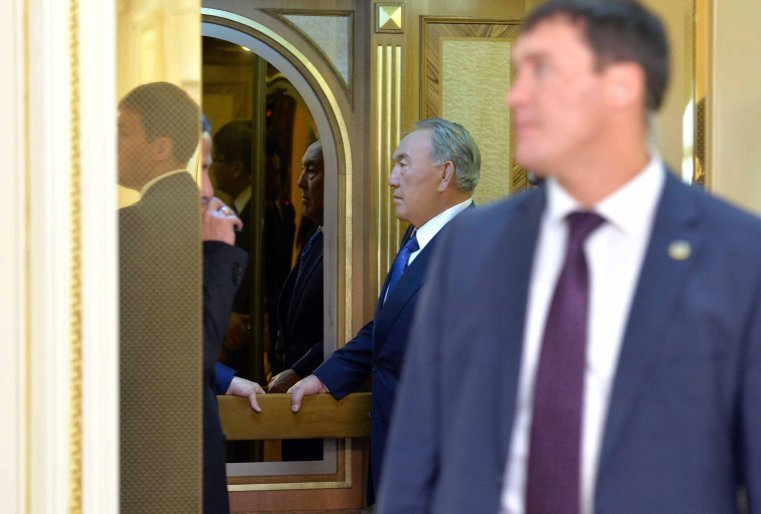Жапонияның премьер-министрі Синдзо Абэмен кездесудің алдында. Астана, Ақорда, 27 қараша, 2015 жыл.