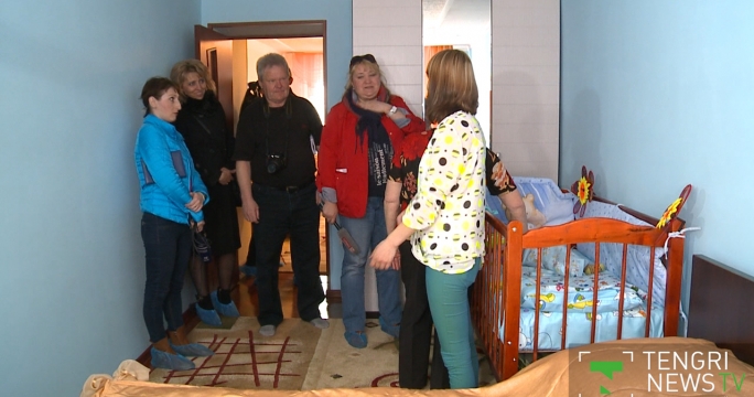 Жительница рухнувшего под землю дома в Риддере получила новое жилье