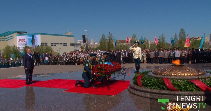 Президент поздравил казахстанцев с Днем Победы