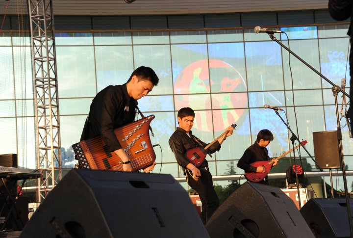 "Шарапат" тобы бұл фестивальде "Көкшолақ", "Таңжарбай" және "Сарыарқа" композицияларын орындады.