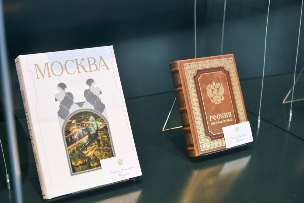 Владимир Путин сыйлаған кітаптар. ©Тұрар Қазанғапов