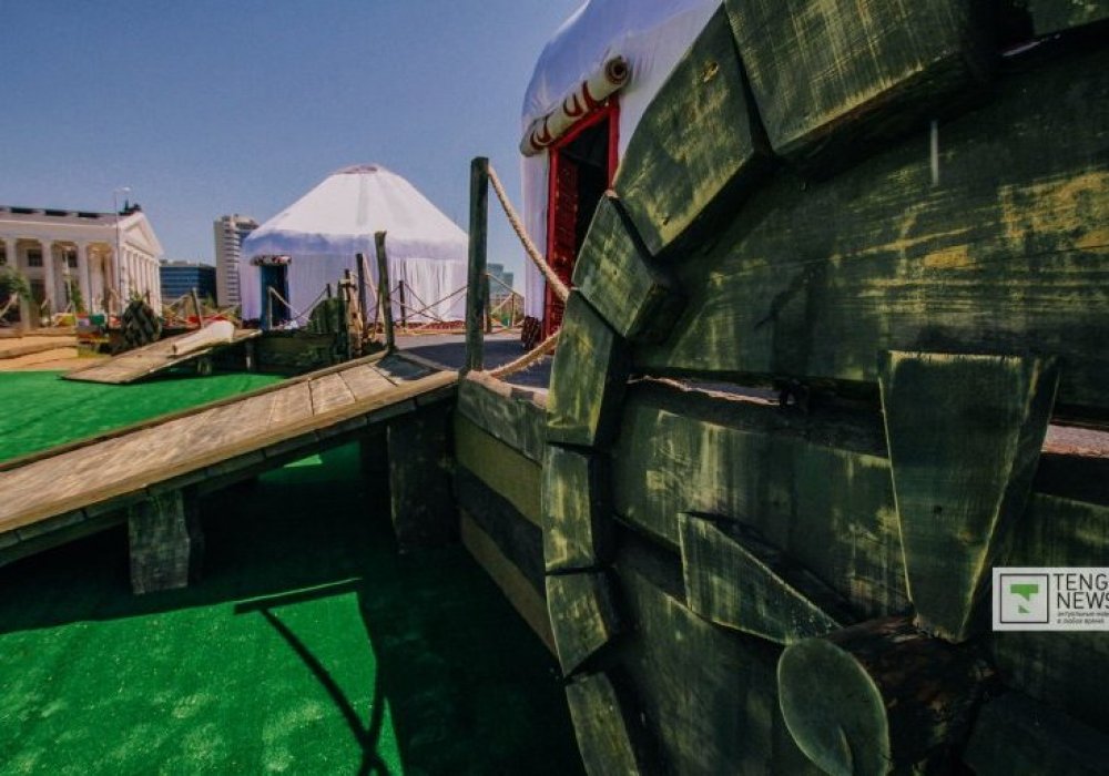 Алматыдан келген "Номад" каскадердер тобы ат-спорттық шоу қояды. © Тұрар Қазанғапов