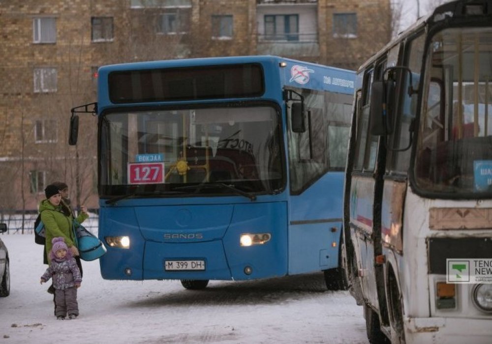 127-ші автобус Шахан мен Қарағанды арасын байланыстырады. Алты автобустың әрқайсысы күніне төрт рет барып келеді. Жол ақысы 150 теңге.