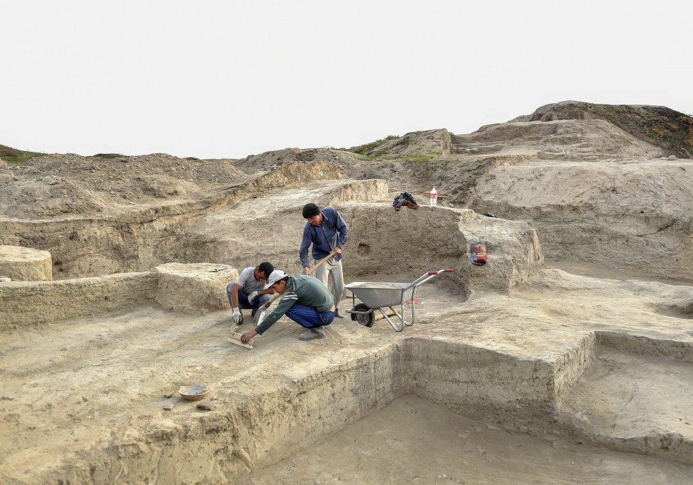 <p align="center"><span lang="KZ">Қабаттармен төмен түскен сайын археологтар қаланың тарихын терең зерттеуде.</span></p>