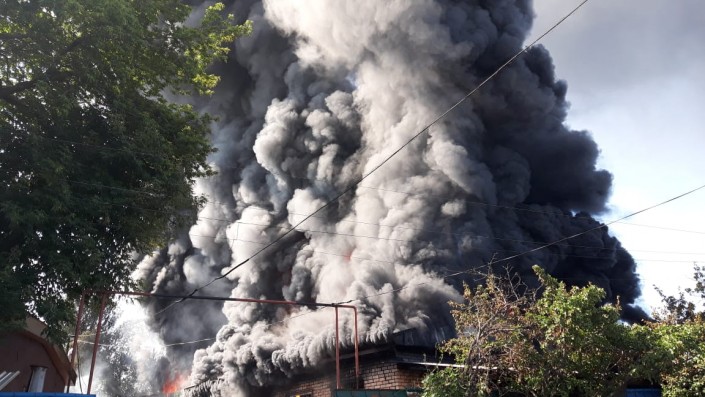 Пожар на складском помещении в Алматы потушен
