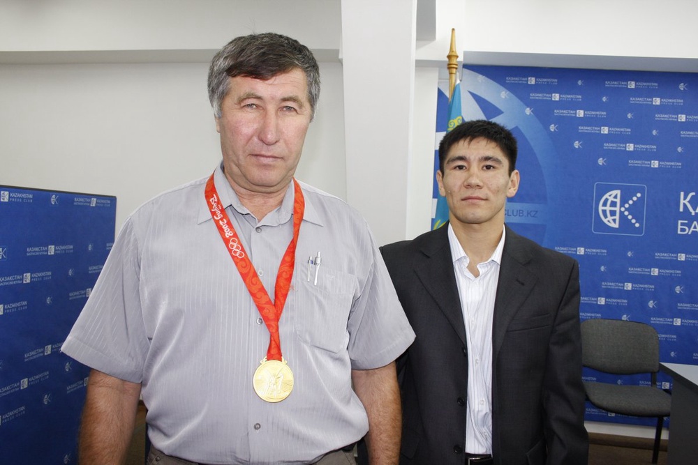 Тренер Карим Махмудов және боксер Бақыт Сәрсекбаев Фото ©Нұрғиса Елеубеков