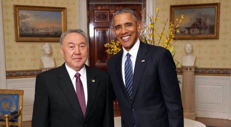Назарбаев Обамаға қазақ суретшісінің "Жарылыс" деп аталатын картинасын сыйлады