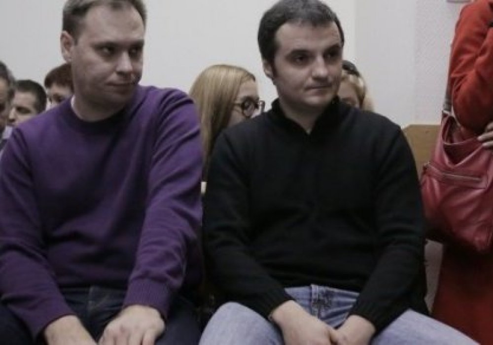  Артем Бондаренко ( оң жағында) мен Алексей Белов © РИА Новости