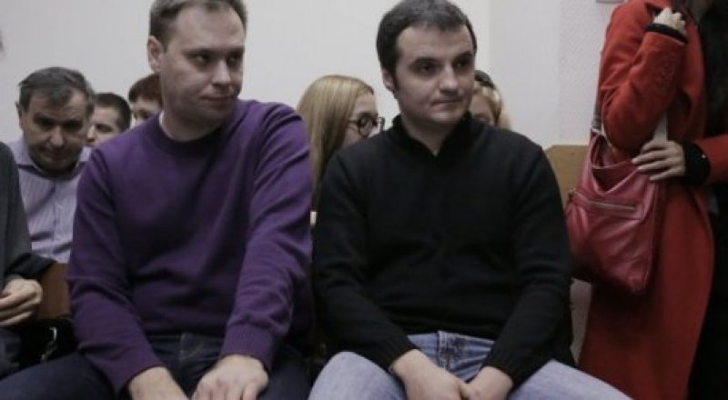  Артем Бондаренко ( оң жағында) мен Алексей Белов © РИА Новости