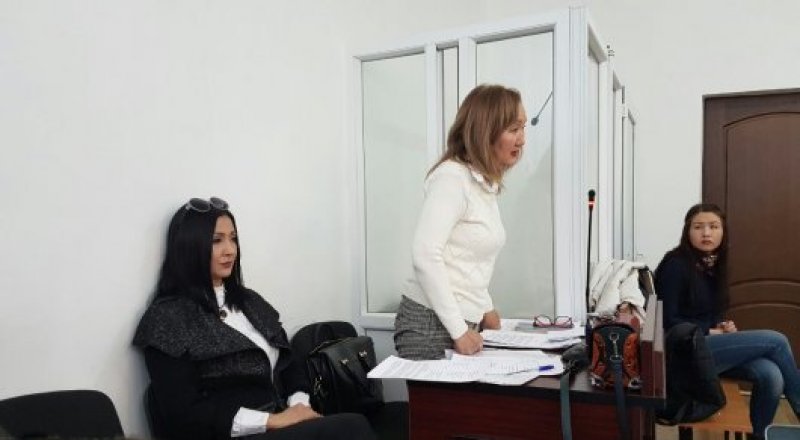 Меруерт Түсіпбаева мен оның адвокаты. © Tengrinews.kz