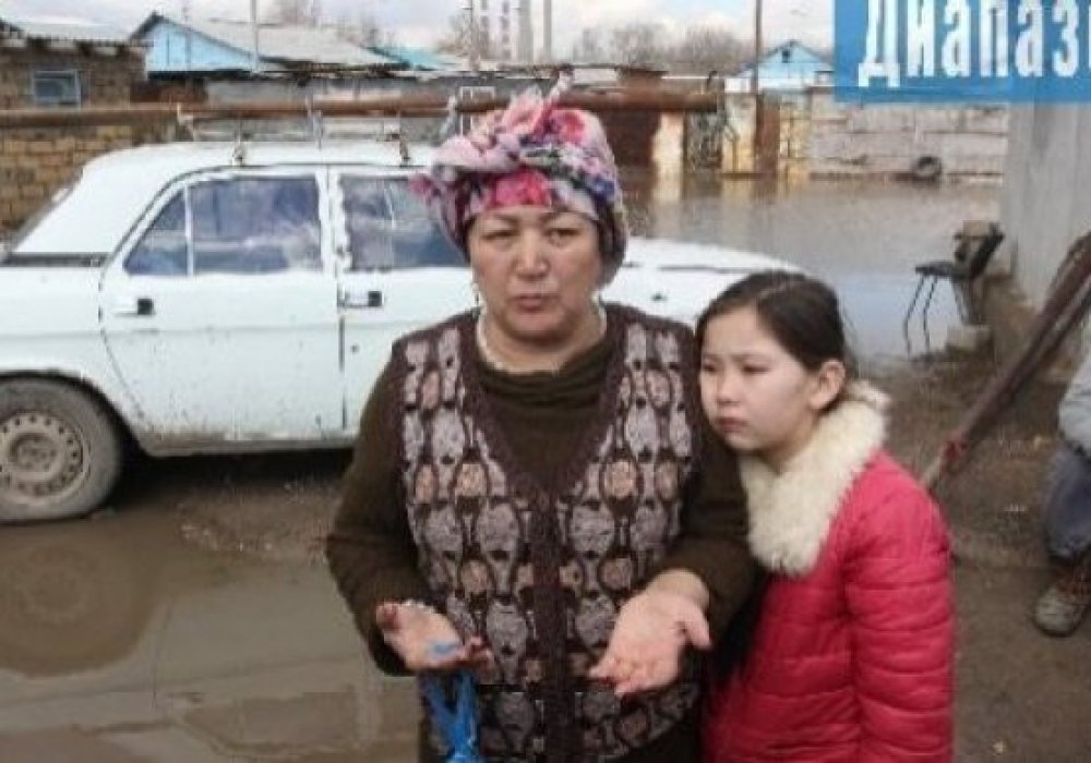 Тұрғангүл Ешімова мен оның 10 жастағы қызы Махаббат. © Diapazon.kz