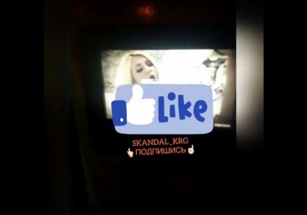 Қарағандыдағы көше экрандарында порно көрсетілген