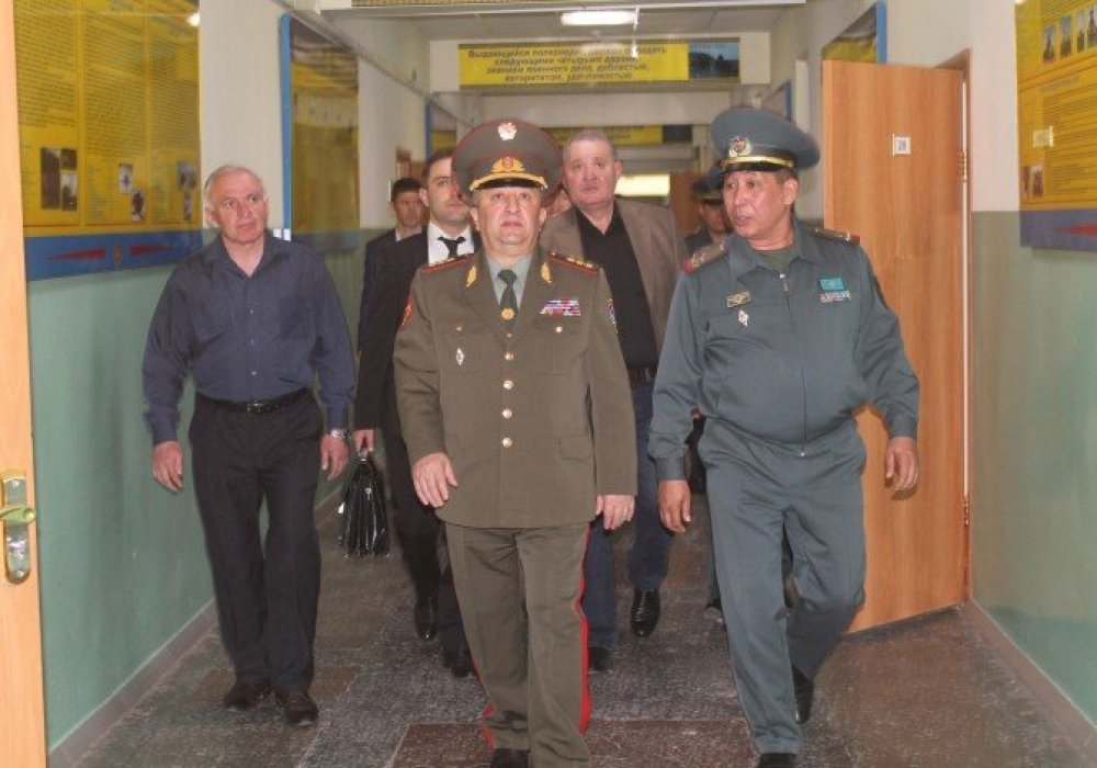 Армян генерал-полковнигі 32 жылдан соң Алматыда оқыған училищесіне келді