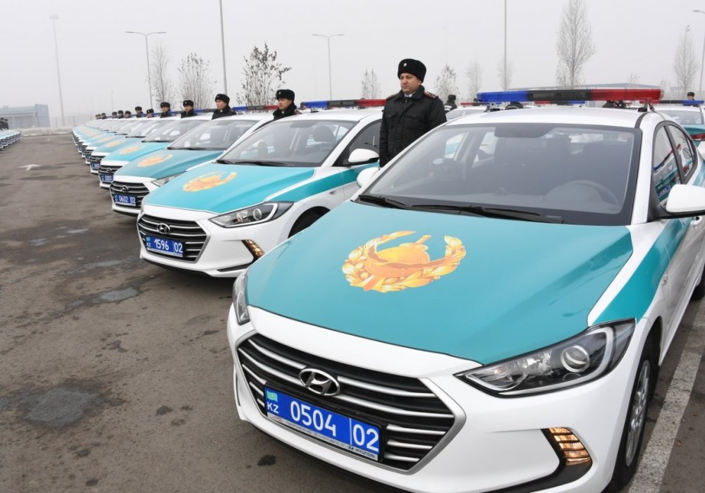 Алматы полицейлеріне газбен жүретін көліктер берілді