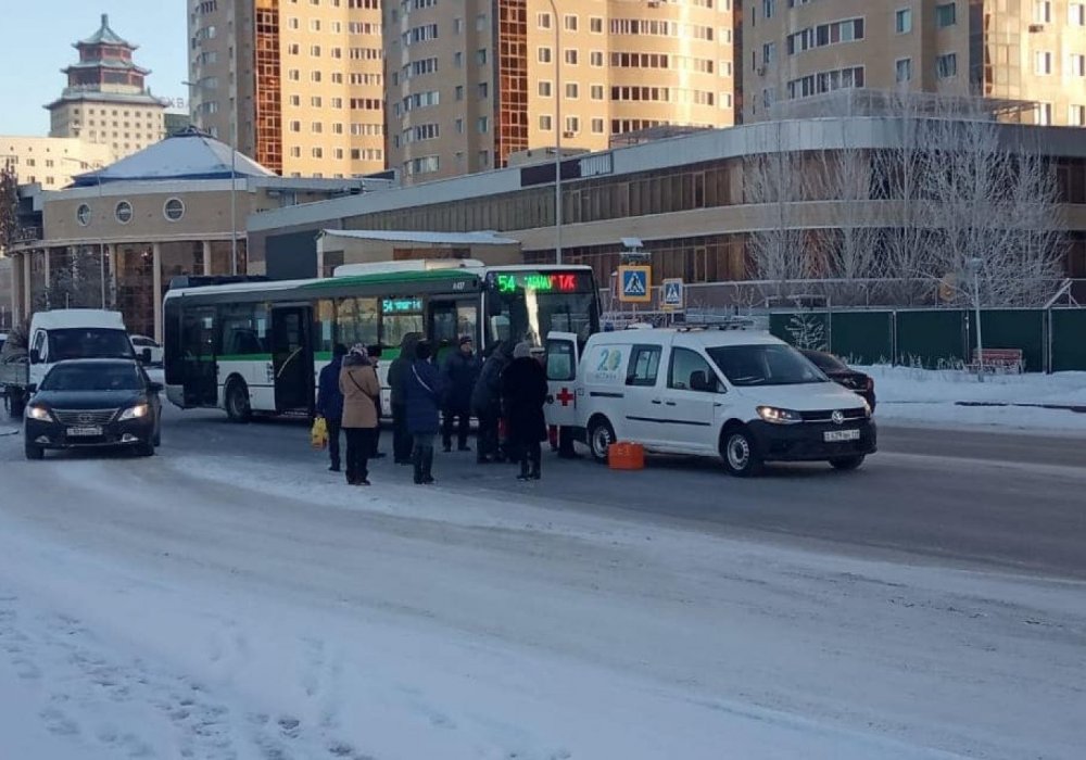 Астанада жолға атып шыққан қызды автобус қағып кетті