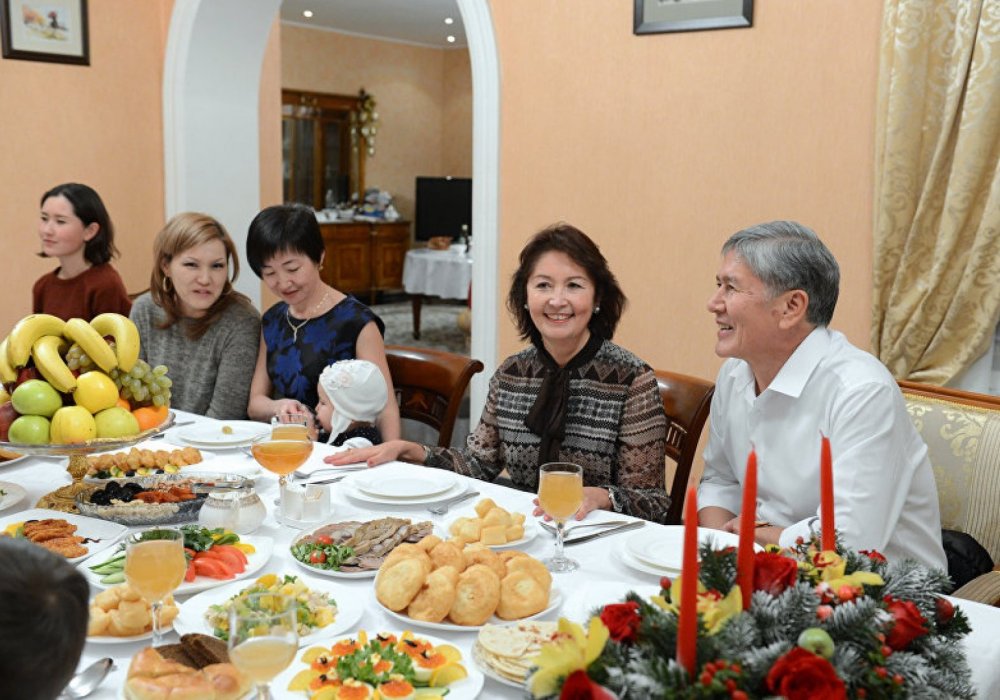 Алмазбек Атамбаевтың алты баласы бар. © sputnik.kg