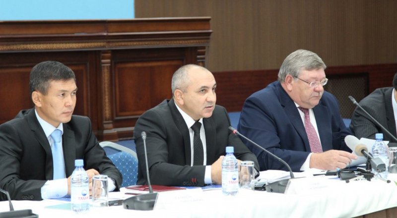 Алексей Калайчиди (ортасында) © prokuror.gov.kz