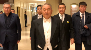 Назарбаев Жапониядағы шараға фрак киіп шықты