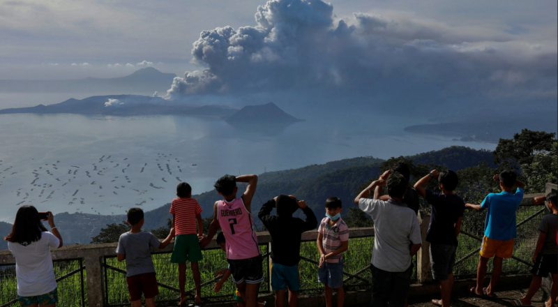 Филиппиндегі Тааль жанартауының атқылауы. © REUTERS