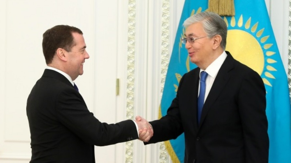 Тоқаев Медведевпен кездесті