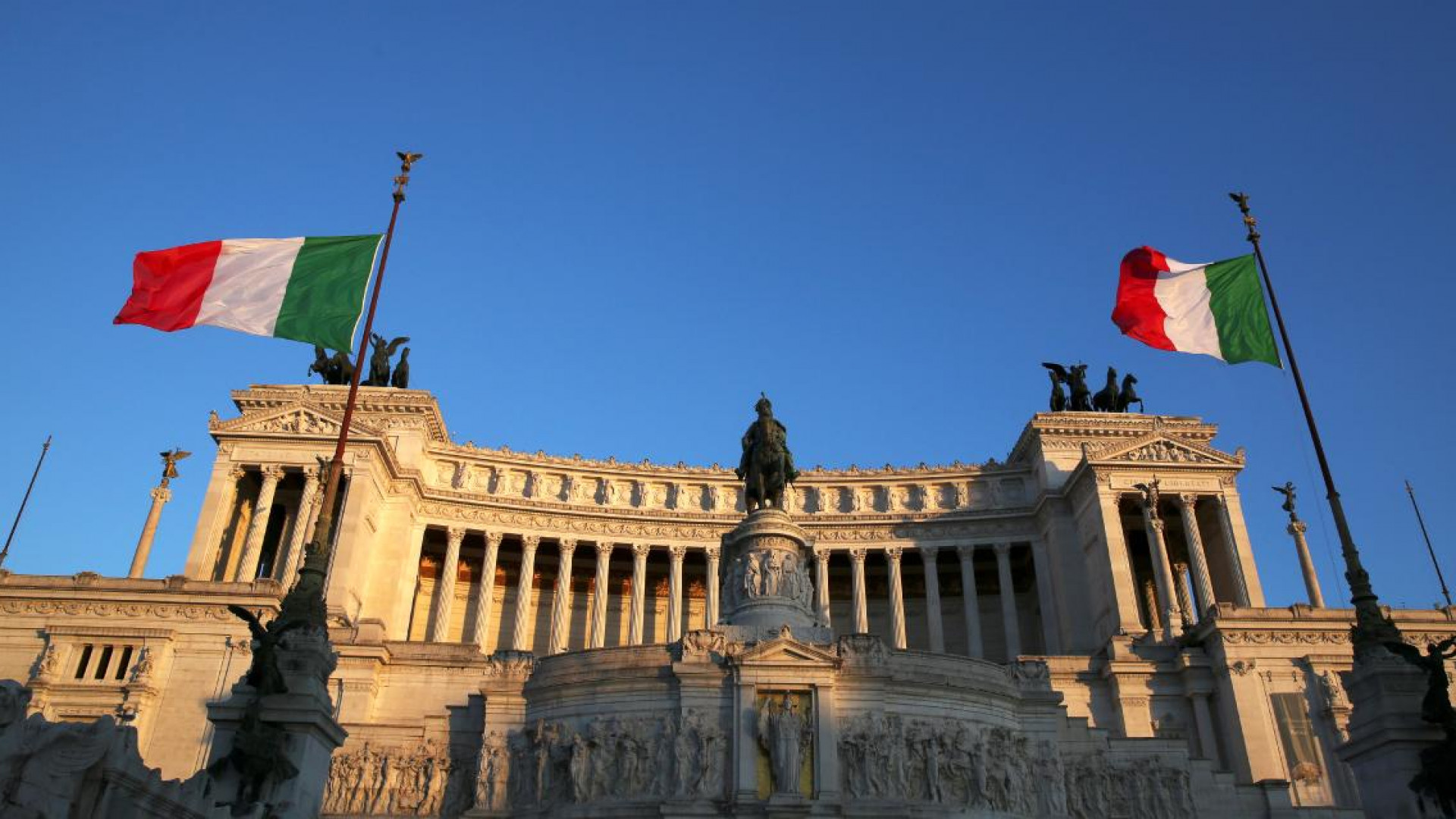 Экономика страны италии. Рим правительство Италии. Здание правительства Италии в Риме. Муниципалитет Италии. Дом правительства Италии.