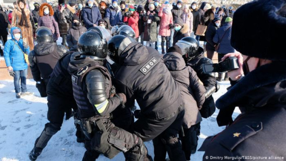 Ресей қалаларында Навальныйды қолдау акциясына шыққандар ұсталып жатыр