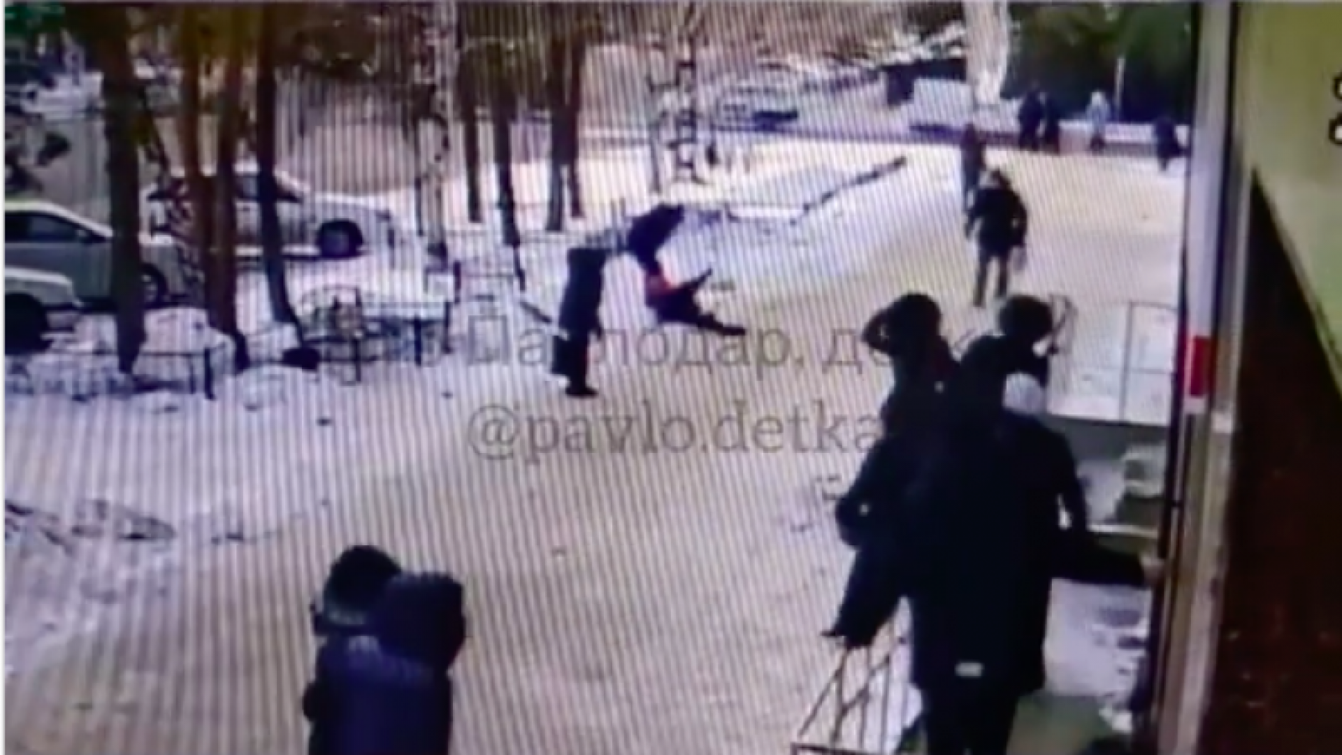 Мужик нападал на прохожих. Павлодар избили подростка.