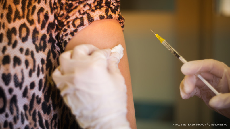 COVID-19-ға қарсы вакцина салдыруға болмайтын ауру түрлері аталды