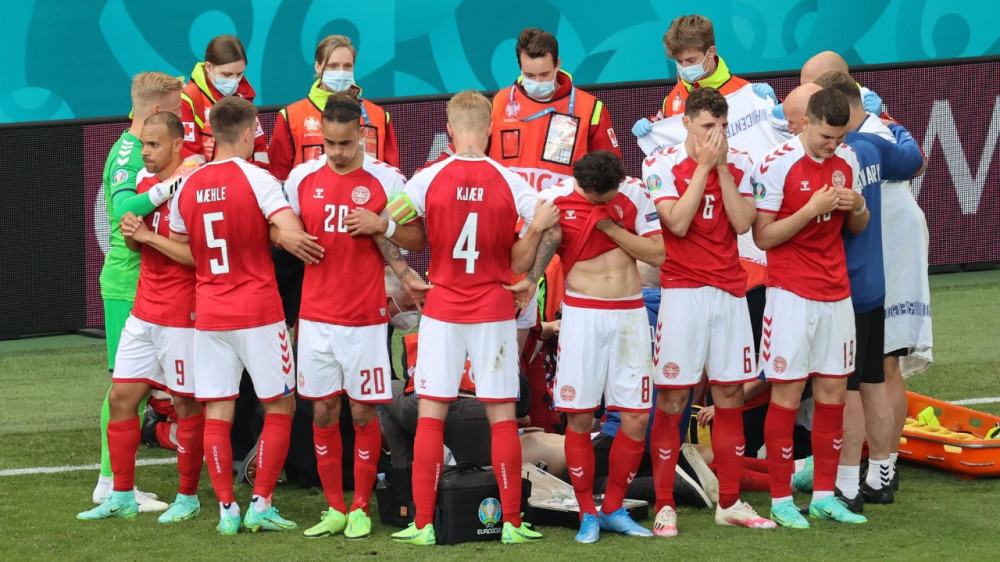 EURO-2020: Дания-Финляндия матчінде тосын оқиға болды