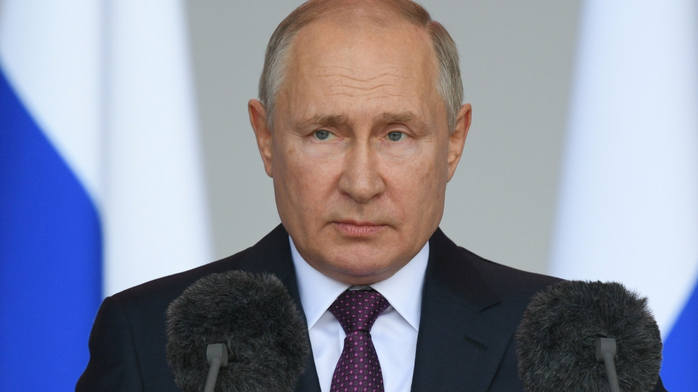 Ресей президенті Владимир Путин "Единая Россия" съезінде сөйлеп тұр. © Reuters