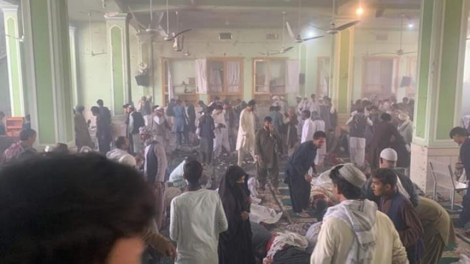 40 дней после теракта. Шиитская мечеть Афганистан. Теракт в мечети Афганистана. Кандагар мечеть. Взрыв в мечети в Афганистане.