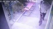 Әйел киіміндегі ұры үйден 4 миллион теңгенің құнды затын ұрлаған