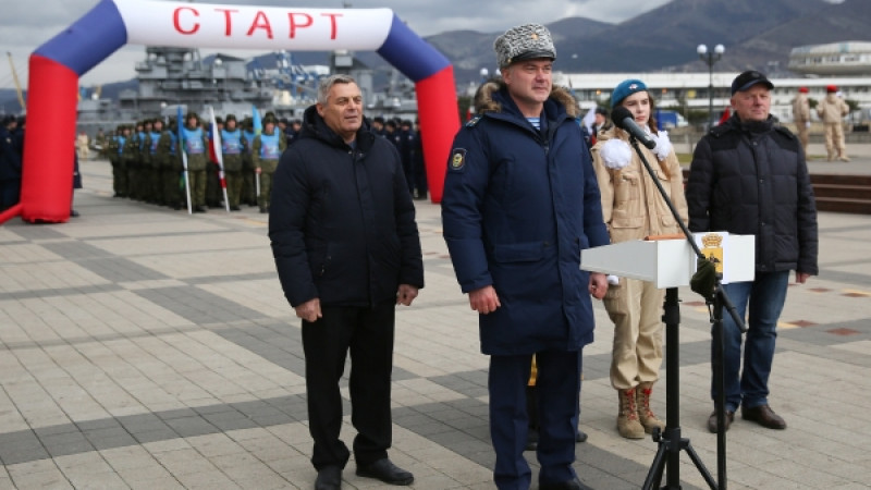 Андрей Суховецкий (ортасында). Фото: ©РИА Новости