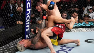 Махачев жеңіл салмақтағы UFC чемпионы атанды