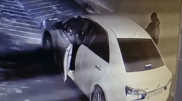 Алматыда көлік ұрламақ болғандардың сәтсіз әрекеті видеоға түсіп қалды