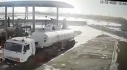 Qazaq Oil мұнай базасындағы жұмысшының өлімі видеоға түсіп қалды