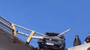 Алматыда Toyota Camry көпірден құлап кетті: Volkswagen жүргізушісі белгілі болды