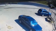 Алматыда кәріз құдығының қақпағы ұшып, көліктің үстіне түсті