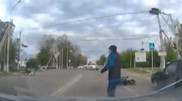 Ақтөбеде мопедпен көлікке соқтығысқан жасөспірім комаға түсті
