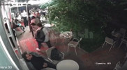 Алматы орталығында дәмхананың жазғы алаңына ағаш құлады