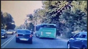 Алматы облысында мотоцикл жүргізушісінің жол апатына түскен сәті видеоға түсіп қалды