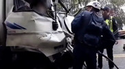 Өскеменде адамдарды құтқару үшін көлікті "кесуге" тура келген: видео