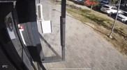 Астанада тұрғын үй кешенінің қасбеті опырылып, бала жазым бола жаздады: видео