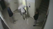 Адамдардың көзінше ұрған: Алматыда әйелге жасалған шабуыл видеоға түсіп қалды