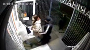 Алматыда қалта ұрысының телефон ұрлаған сәті видеоға түсіп қалды