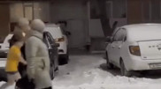 Желіде аязда жалаңаш жүрген баланың видеосы тарады