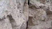 Жартасты соқпақтағы жарық: Ақтауда тастардың құлау қаупі талқыланып жатыр