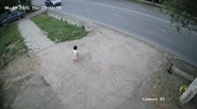 Ақтөбеде жолға шығып кеткен баланы құтқаруға асыққан жүргізушілер видеоға түсіп қалды