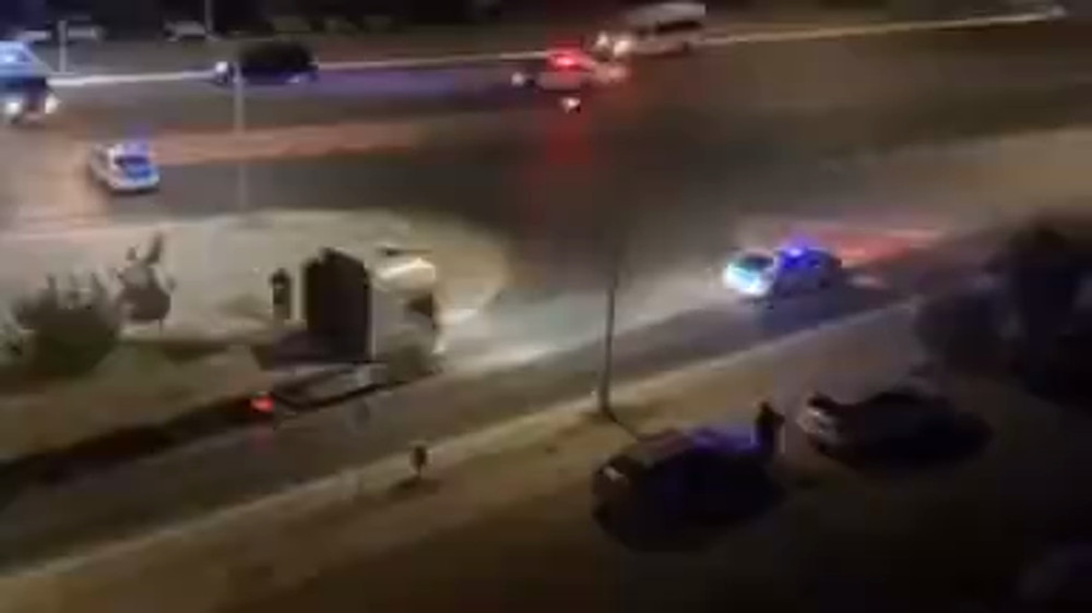 Ақтауда жүк көлігінің жүргізушісі полицейлерден қашқан сәт видеоға түсіп қалды