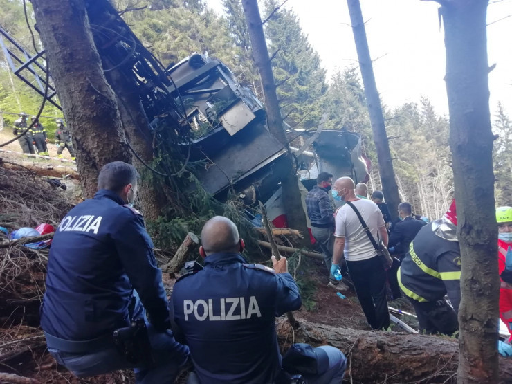 Италияда арқанжол кабинасы құлап, 13 адам қаза тапты